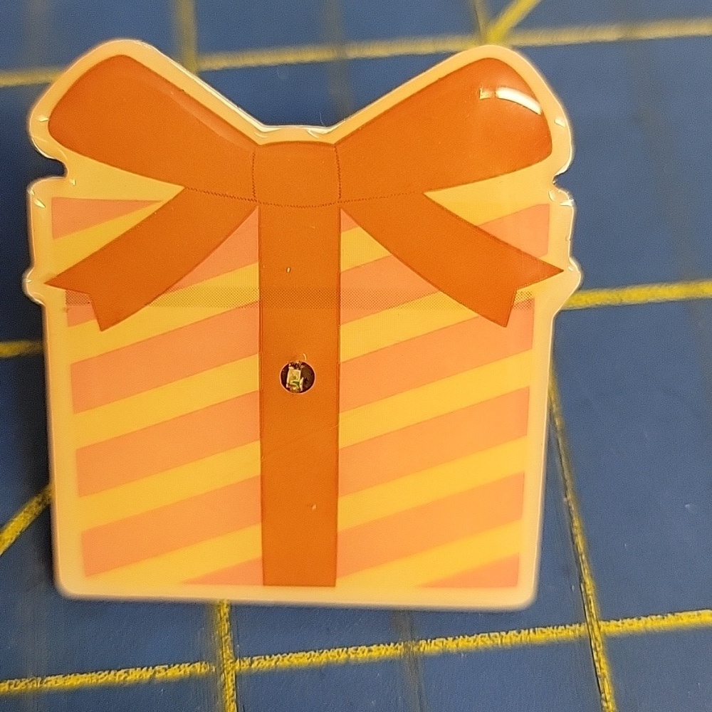 Present Gift Package Bow Liggt Up Tack Pin Brand New